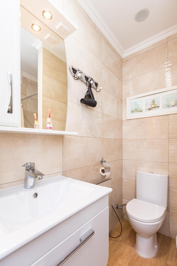 Сучасна Квартира По Вул Дарії Гусяк 9 Біля Краківського Lviv Extérieur photo