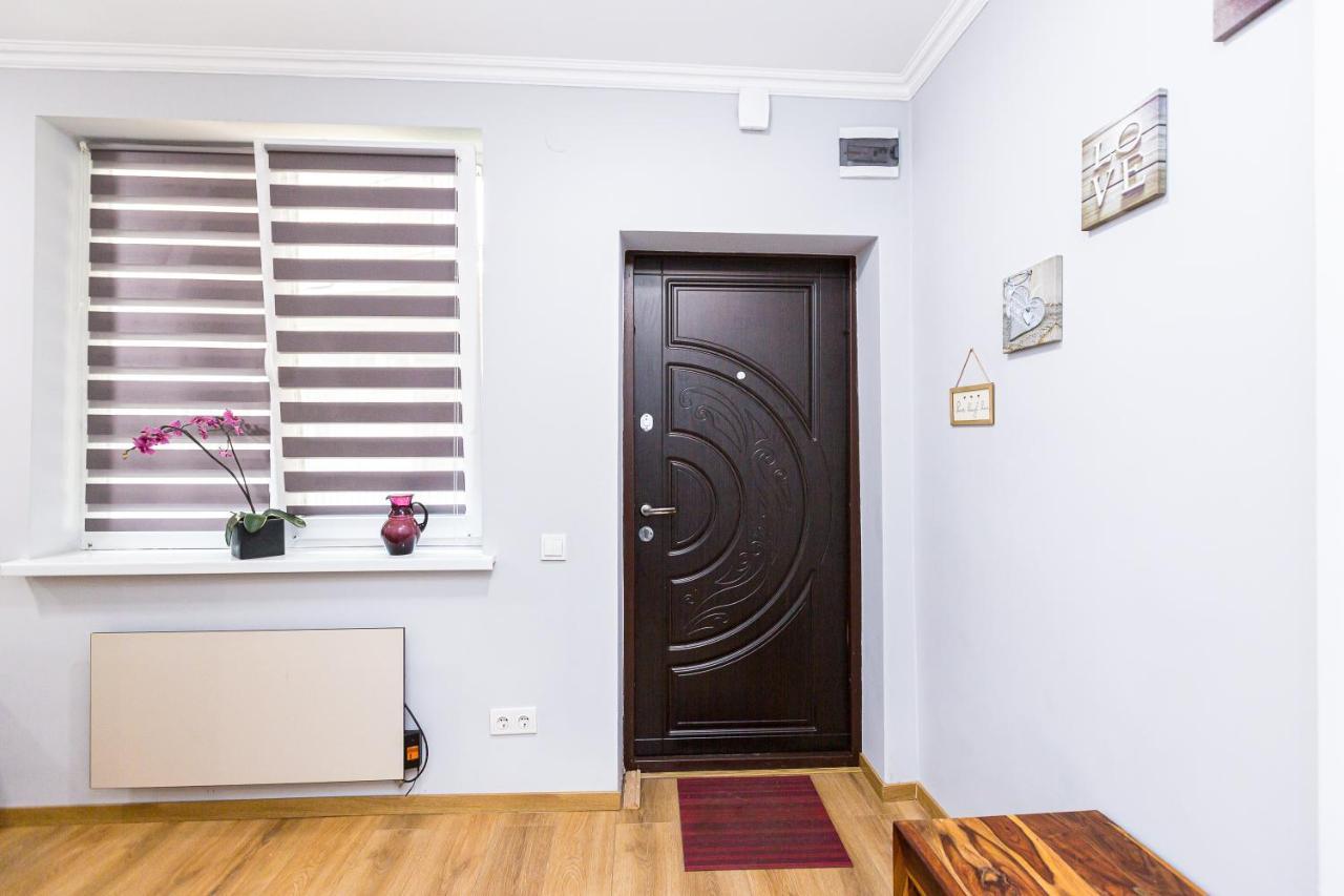 Сучасна Квартира По Вул Дарії Гусяк 9 Біля Краківського Lviv Extérieur photo