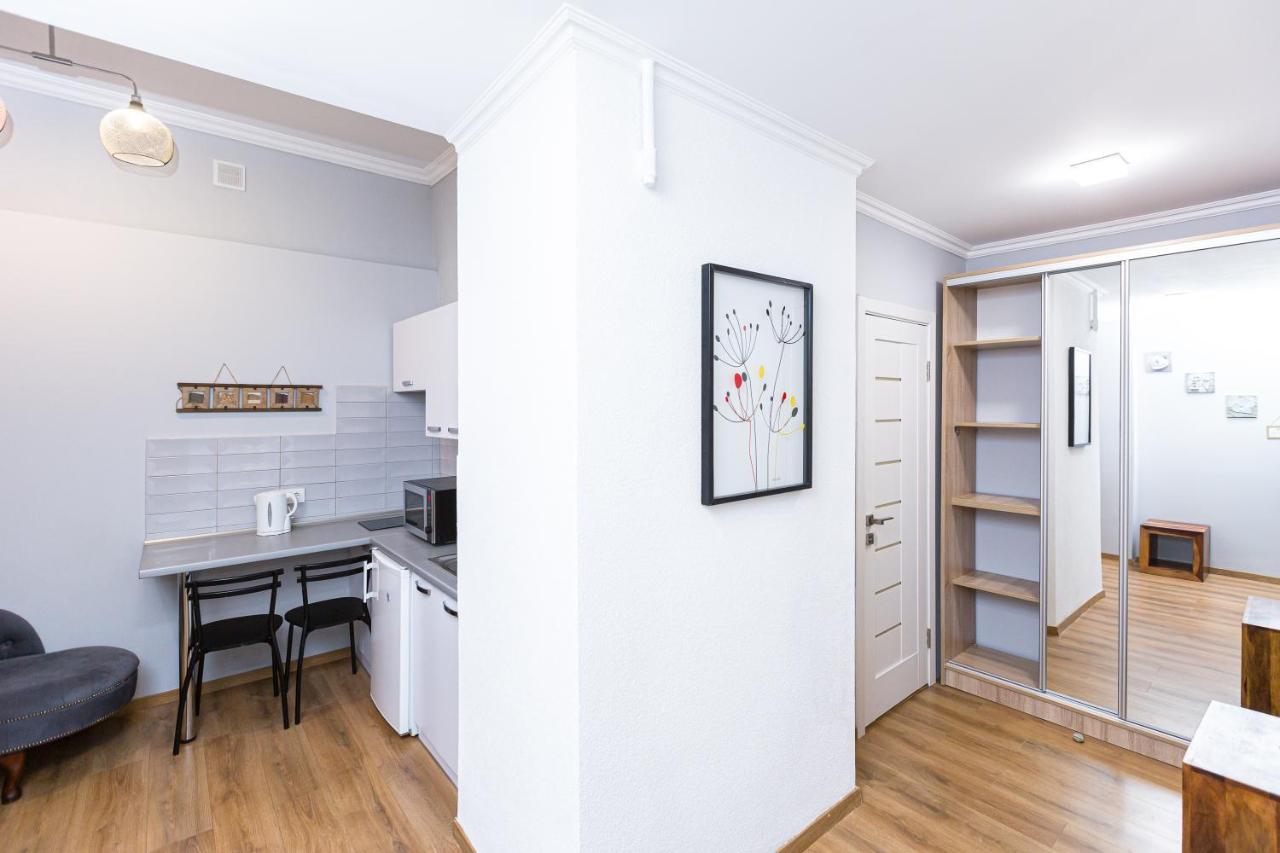 Сучасна Квартира По Вул Дарії Гусяк 9 Біля Краківського Lviv Extérieur photo